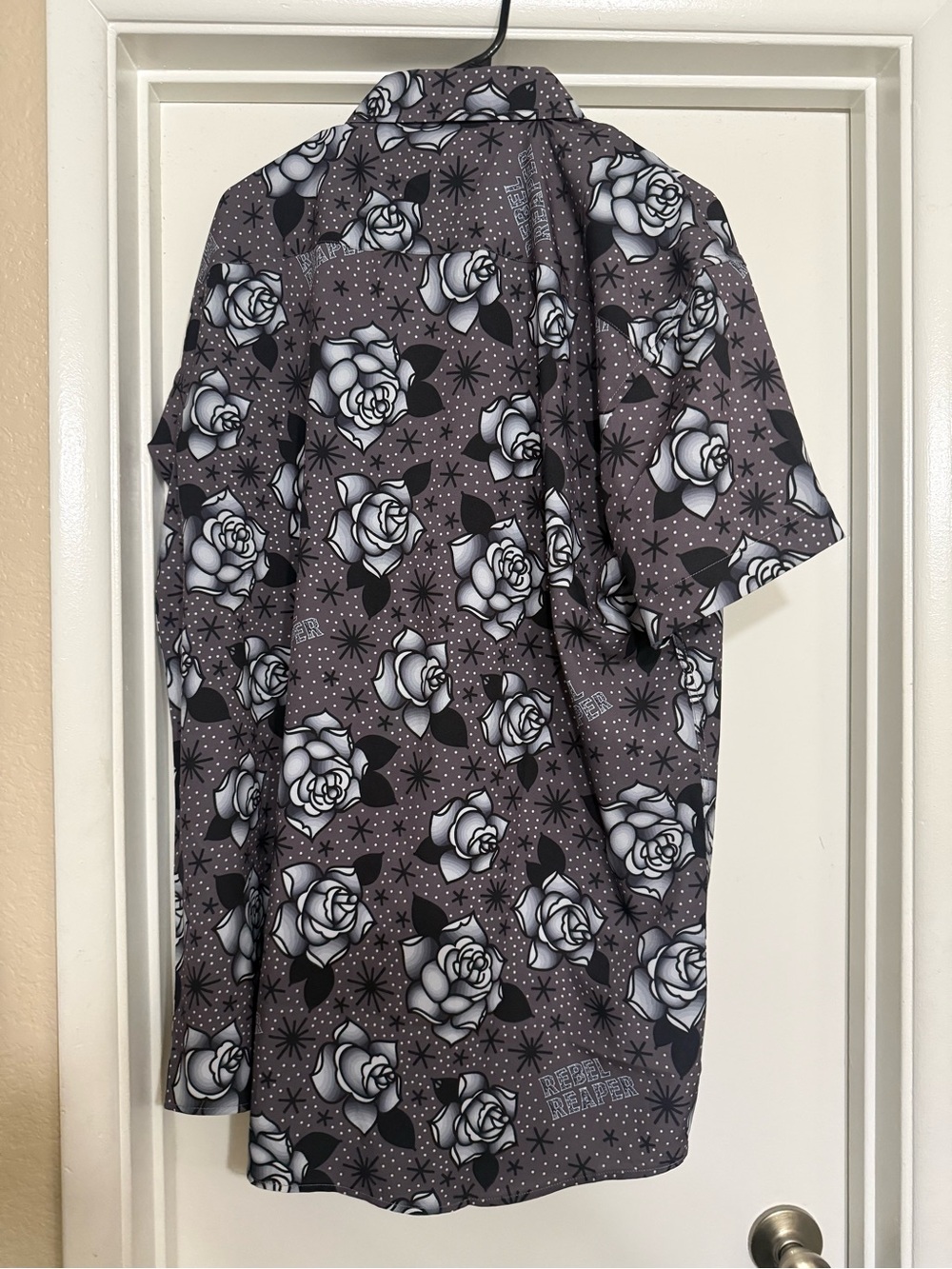 Rebel Reaper men’s XL button shirt  Gray flash Roses - Picture 2 of 3